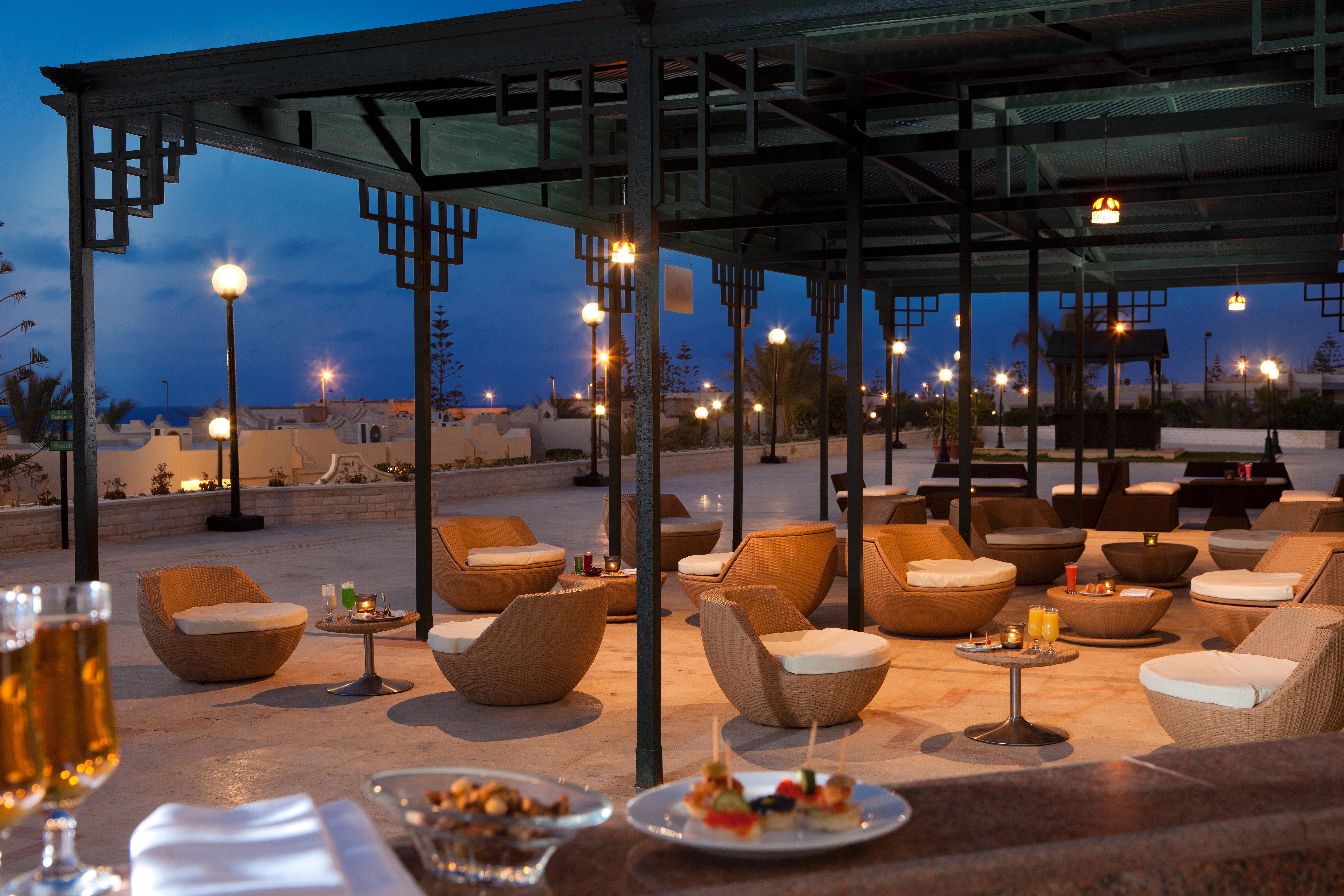 Borg El Arab Beach Resort Exteriör bild The Sky Bar