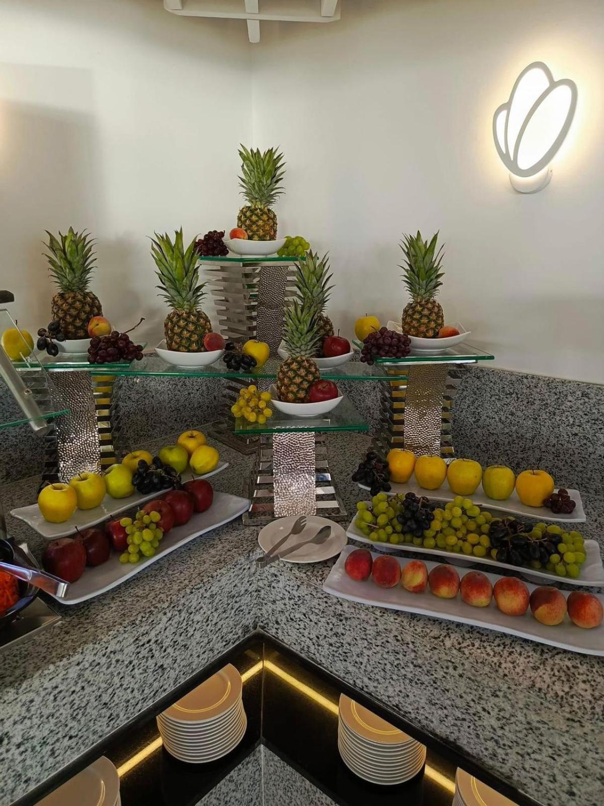 Borg El Arab Beach Resort Exteriör bild Fruit display