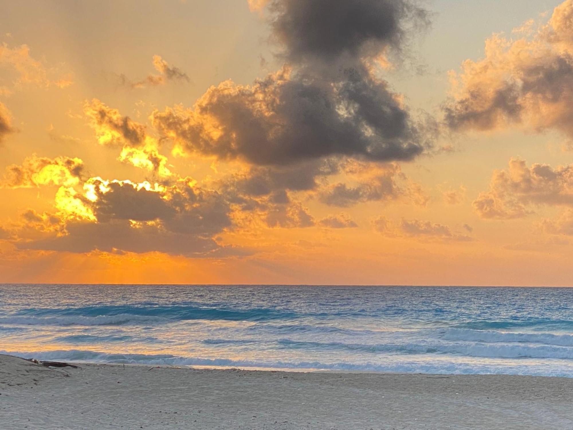 Borg El Arab Beach Resort Exteriör bild Sunset at the beach