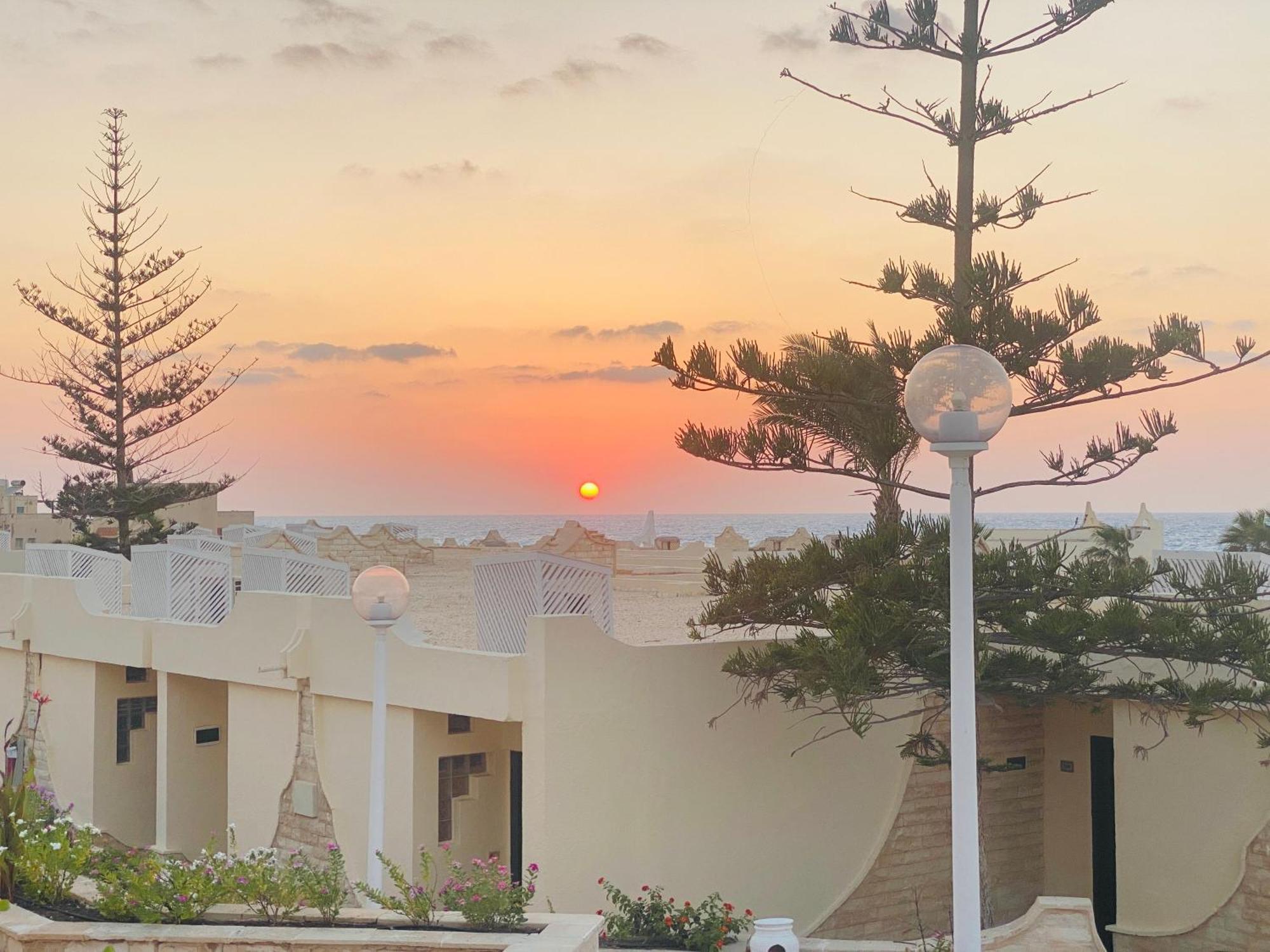 Borg El Arab Beach Resort Exteriör bild Sunset in Safi